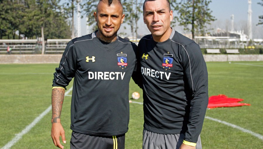 Arturo Vidal celebró permanencia del Colo-Colo y alabó a Esteban Paredes