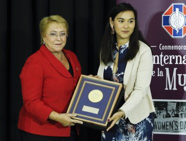 Revista Time reconoce liderazgo de Izkia Siches con reseña escrita por la ex presidenta Michelle Bachelet