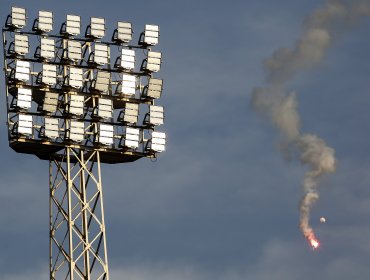 Detienen a cuatro sujetos en el Estadio Monumental por lanzar fuegos de artificio