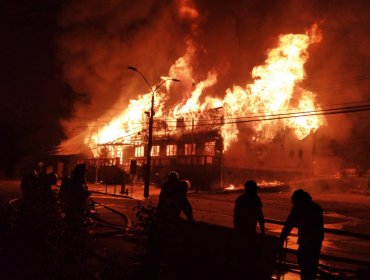 Prisión preventiva para dos sujetos por incendio en municipalidad en Panguipulli