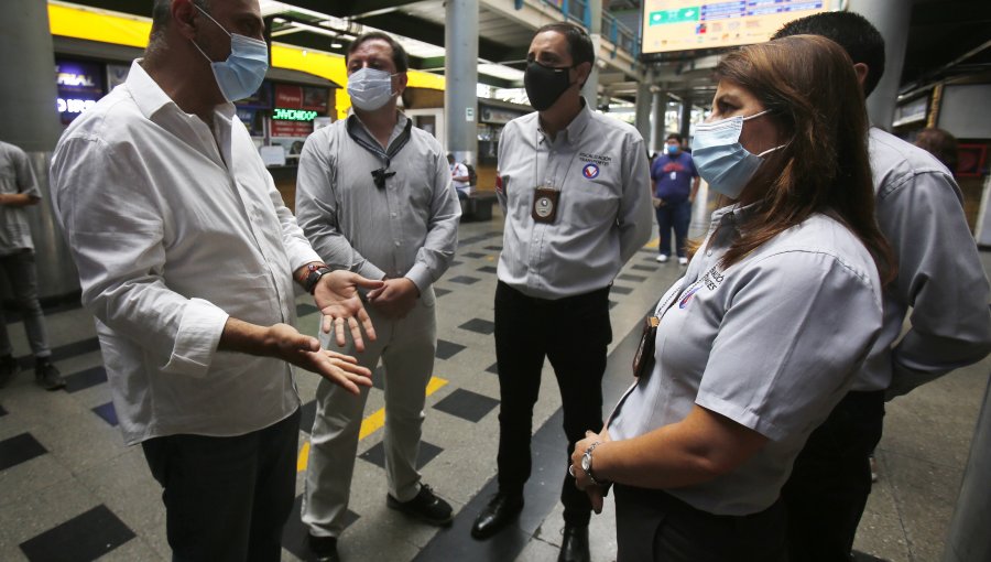 Intensa fiscalización a buses "piratas" en los terminales de Estación Central