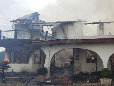 Ataque incendiario en Lautaro destruye casa patronal, inmueble contiguo, galpón y un vehículo