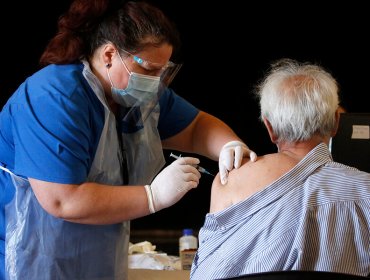 Personas en diálisis y trasplantados podrán comenzar a vacunarse contra el Covid-19 desde este jueves