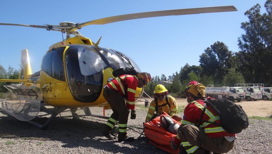 Afinan coordinación con helicópteros de Conaf para combatir incendios forestales en la región de Valparaíso