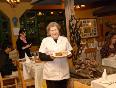 A los 82 años falleció "Doña Tina", dueña de tradicional restaurante de comida chilena