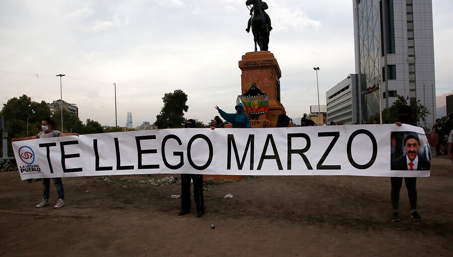 Manifestaciones e incidentes en plaza Baquedano y alrededores marcan inicio de marzo