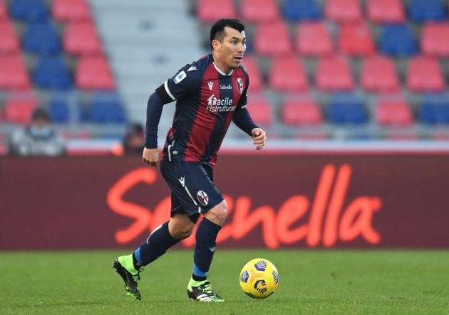 Gary Medel regresó a las canchas tras más de dos meses en derrota de Bologna ante Cagliari