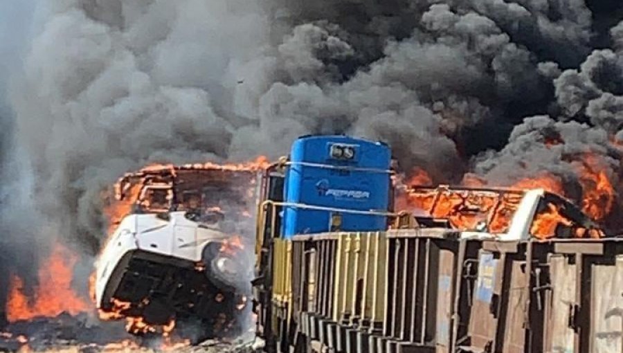 Dos muertos y varios heridos deja violenta colisión entre tren de carga y un bus en Cabrero