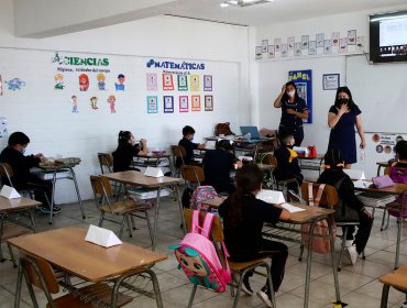 Ministerio de Educación descarta suspender las clases presenciales pese al alza de casos de Covid-19