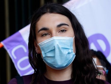 Candidata a la Convención Constitucional, Emilia Schneider, fue detenida en marcha por el Día de la Mujer