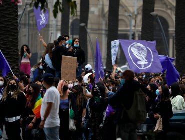 Miles de mujeres salieron a las principales calles de la región de Valparaíso para conmemorar el 8M