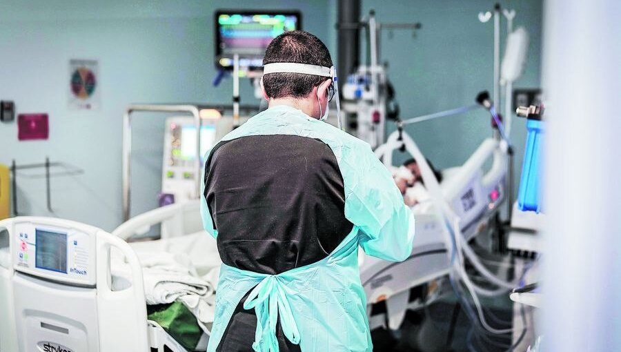 Hospital El Carmen de Maipú alcanza una ocupación total de camas críticas y de ventiladores mecánicos