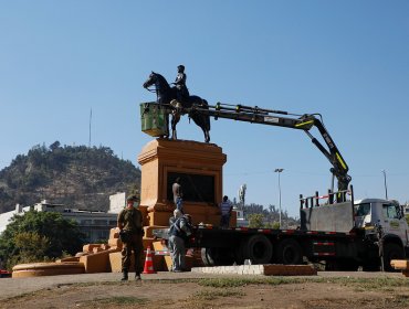 Nuevamente realizan reparaciones a la estatua del general Baquedano tras vandalizaciones