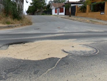 Municipio de Villa Alemana denuncia a Esval por "falta de respuestas" ante hundimiento de calles