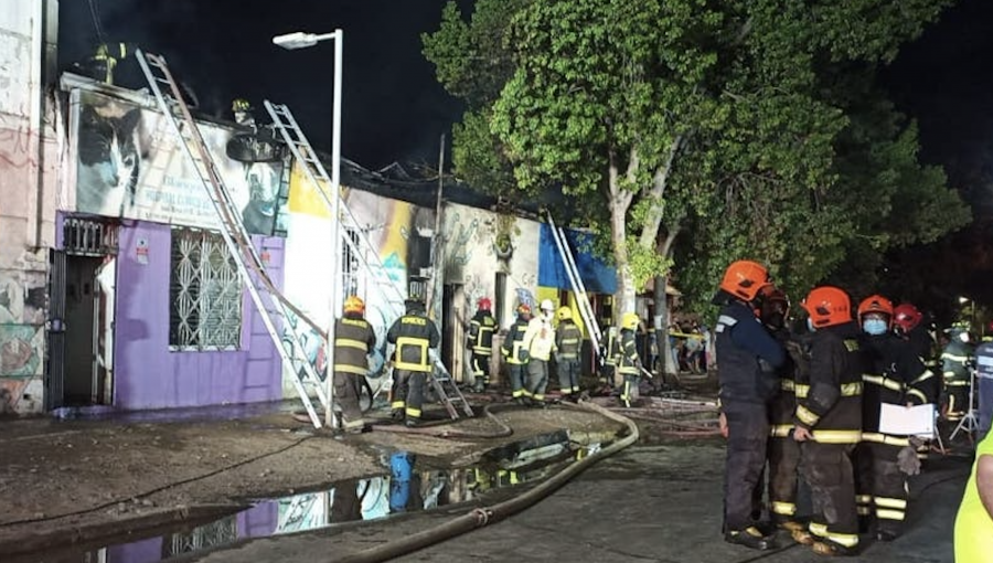 Dos mujeres de 91 y 86 años murieron en incendio que destruyó tres viviendas en Quinta Normal