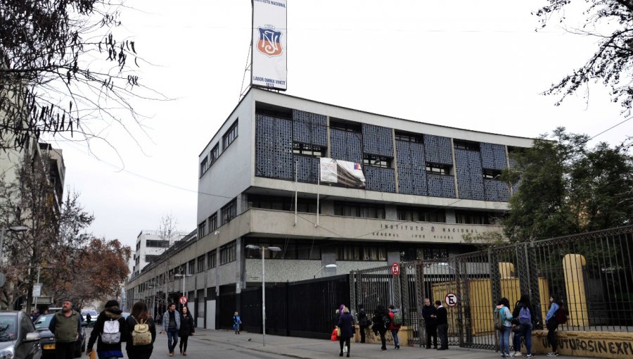 Instituto Nacional recibirá alumnas desde este mes por primera vez en sus 207 años de historia