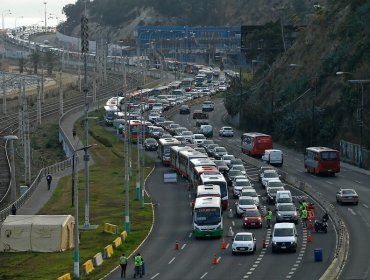 «Cuarentena» en Valparaíso comienza con extensa congestión vehicular en la Av. España y sectores altos