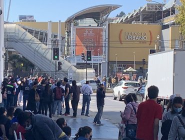 Falso aviso de artefacto explosivo origina masiva evacuación en centro comercial de Viña del Mar