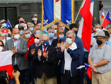 Ex miembros del Ejército homenajearon a Baquedano y rechazaron traslado del monumento