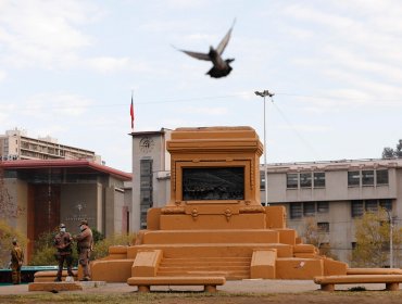 Consejo de Monumentos confirma que retiro de estatua de Baquedano es momentáneo y que se resguardará su base