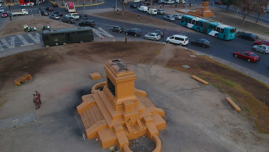 Ministra de las Culturas desestima críticas y afirma que retiro de estatua de Baquedano "no es claudicar frente a la violencia"