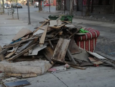 Denuncian aumento de microbasurales en Valparaíso: Municipio apunta al "escenario electoral"