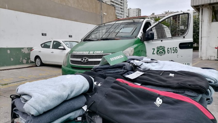 Detectan venta de gran cantidad de ropa deportiva en céntrica calle de Viña del Mar