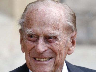 Esposo de la reina Isabel II abandonó el hospital después de un mes de convalecencia