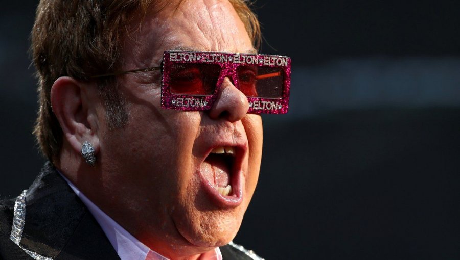 Elton John acusa al Vaticano de "hipocresía" tras la negativa a bendecir uniones del mismo sexo