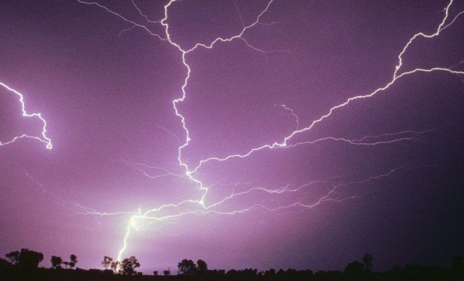 Decretan Alerta Temprana Preventiva para 10 comunas de la región Metropolitana por tormentas eléctricas