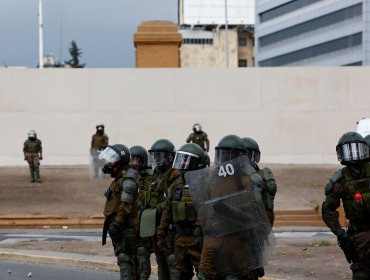 Incidentes en plaza Baquedano provocan desvíos de tránsito y cierre de estaciones de Metro