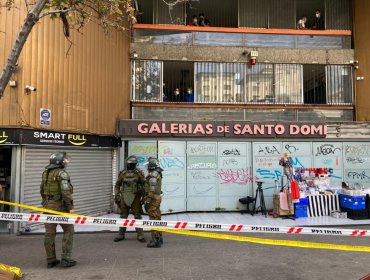 Violento asalto a joyería del centro de Santiago termina con un herido tras balacera