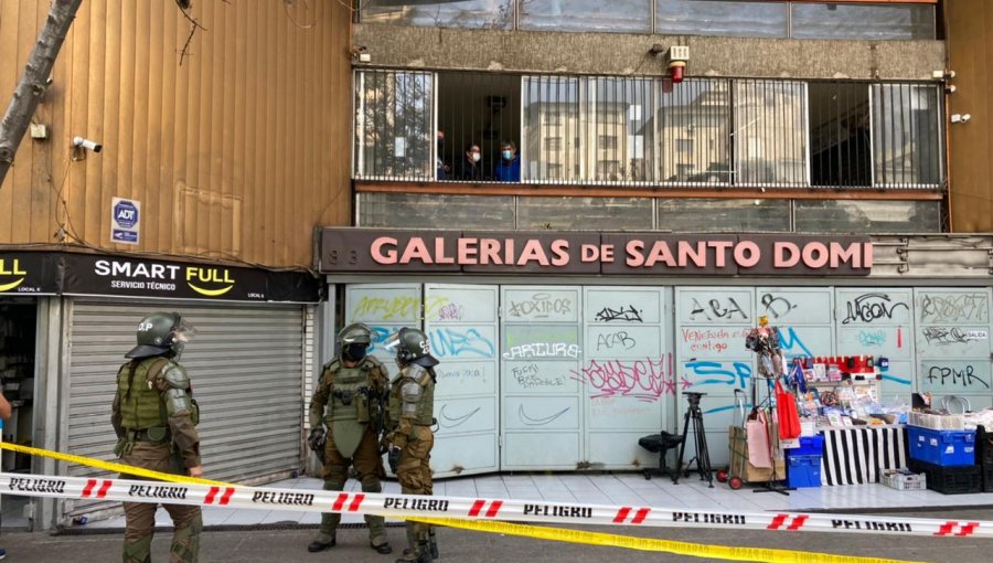 Violento asalto a joyería del centro de Santiago termina con un herido tras balacera