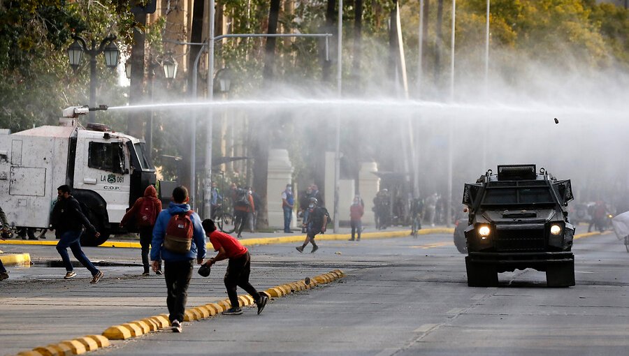 Al menos 15 detenidos deja nueva jornada de manifestaciones en cercanías de plaza Baquedano