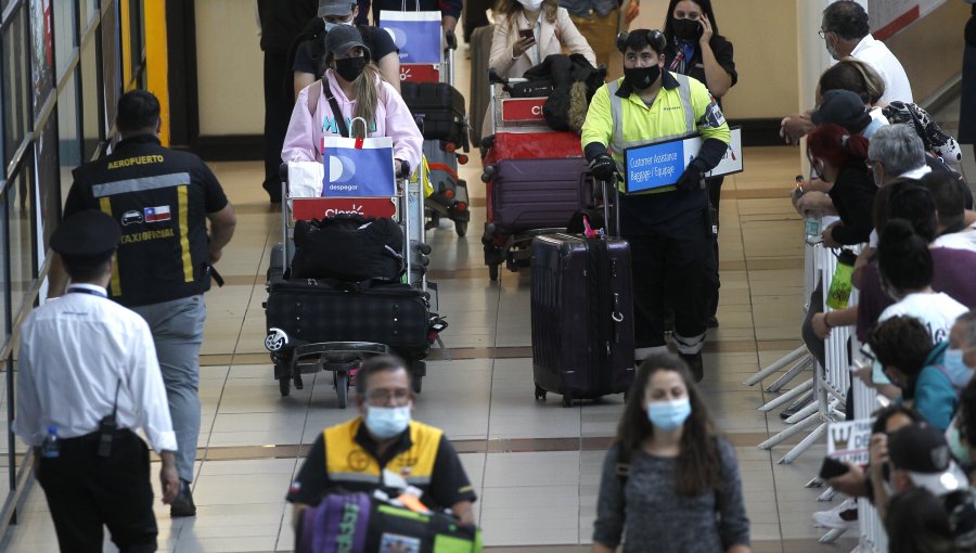 Minsal pone nuevas restricciones a viajeros para evitar nuevas cepas de covid-19