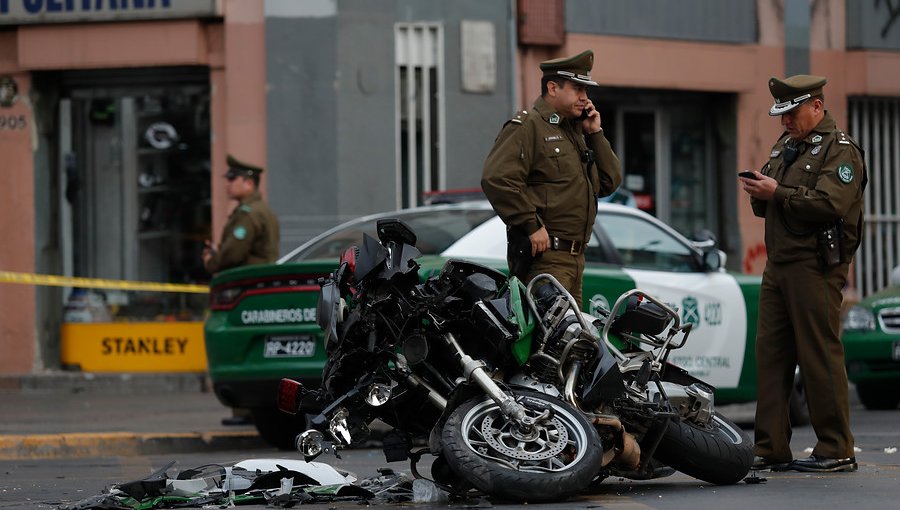 Carabinero sufrió fractura de cráneo tras violento accidente en San Miguel: se encuentra en riesgo vital