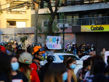 Cientos de personas se manifestaron en cercanías de centro del Sename tras denuncia de violencia contra menor