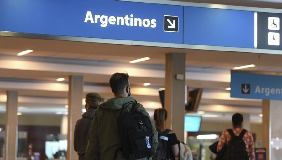 Argentina suspenderá a partir de este sábado todos los vuelos provenientes desde Chile