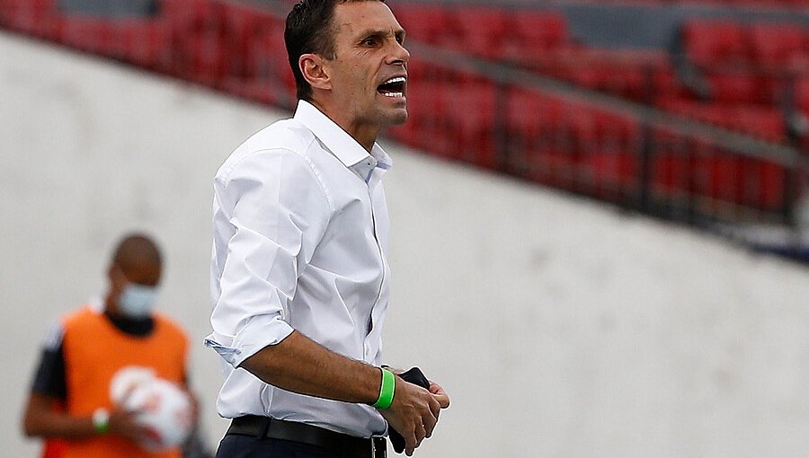 Gustavo Poyet y el debut de la UC en el Torneo: "No sabemos realmente cómo se va a parar Ñublense"