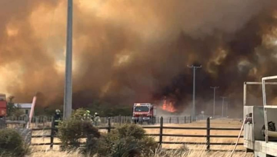 Incendio que partió en campo de instrucción del Ejército consume más de 130 hectáreas en Puerto Natales