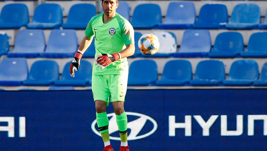 Claudio Bravo homenajeará a Mario 'Gato' Osbén en amistoso frente a Bolivia