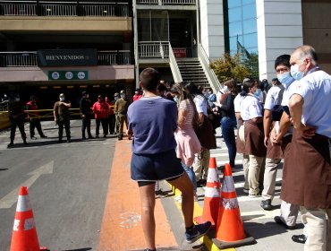 Dos detenidos y un funcionario PDI herido tras asalto frustrado en mall de Las Condes