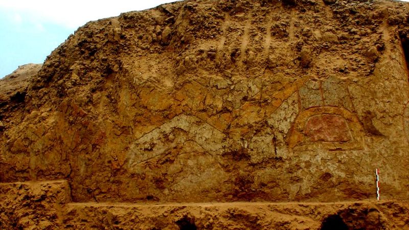 Descubren en Perú un mural de un "dios araña" de más de 3 mil años de antigüedad