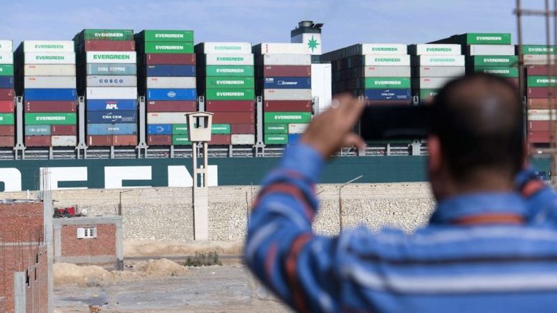 La disputa por quién debe pagar por las pérdidas del bloqueo del Canal de Suez