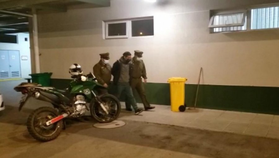 Detienen a sujeto que conducía auto robado y con papeles falsificados en Placilla