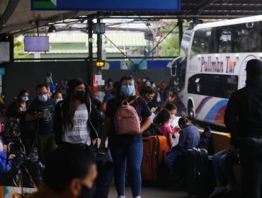 Estiman que unas 70 mil personas saldrán de la región Metropolitana desde los terminales de buses de Estación Central