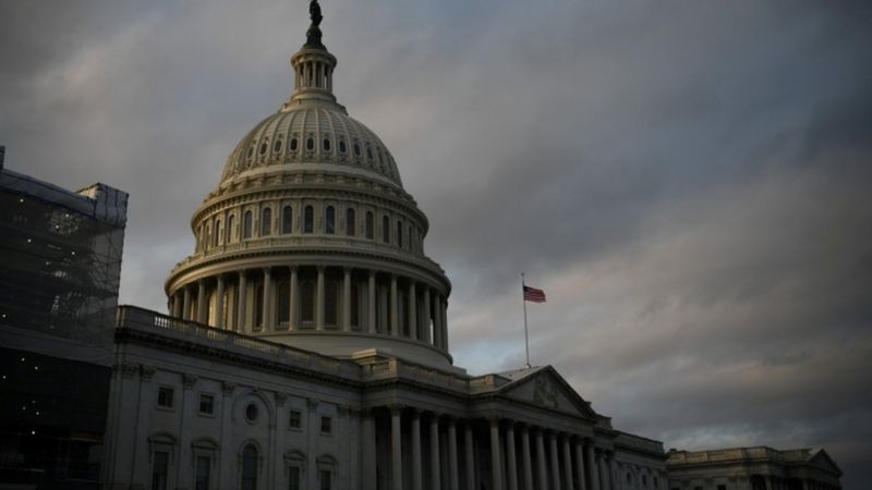 Ataque al Capitolio: un agente muere y otro resulta herido junto al Congreso de Estados Unidos