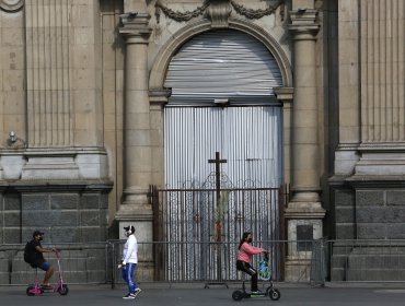 Iglesias cerradas y actividad a distancia marcan conmemoración de Viernes Santo