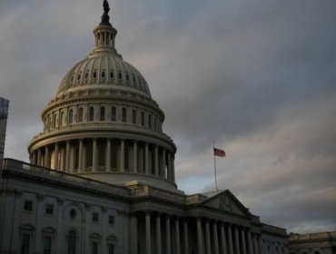 Ataque al Capitolio: un agente muere y otro resulta herido junto al Congreso de Estados Unidos