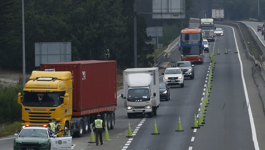 Más de 74 mil vehículos han abandonado la capital: 2.046 fueron devueltos